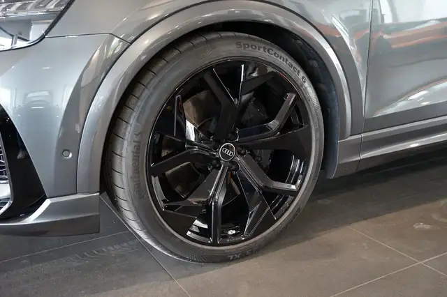 Audi RS Q8 view 7