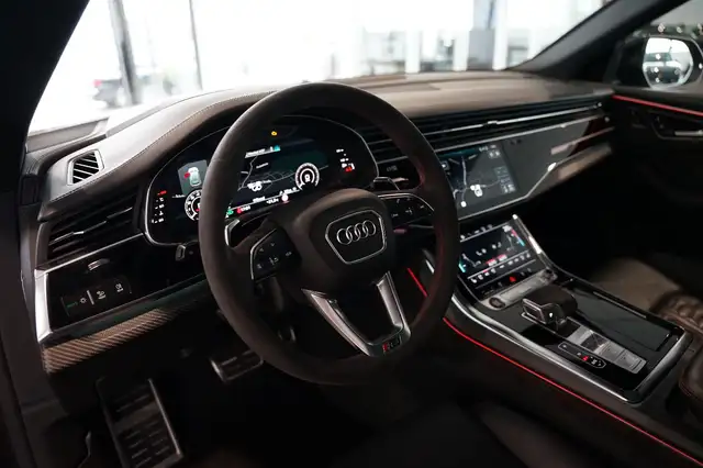 Audi RS Q8 view 14
