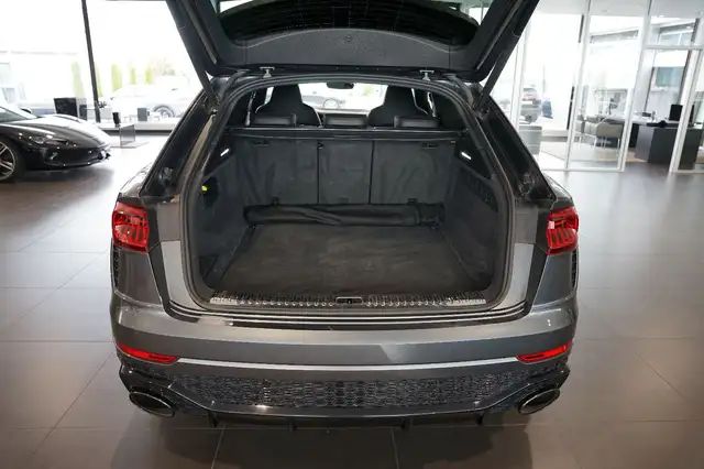 Audi RS Q8 view 6