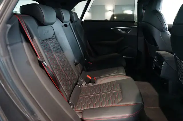 Audi RS Q8 view 13