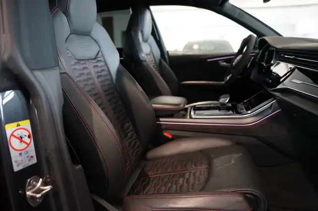 Audi RS Q8 view 11