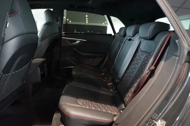 Audi RS Q8 view 12