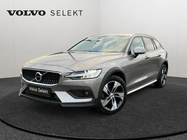Volvo V60 Cross Country B4 Pro  / Diesel