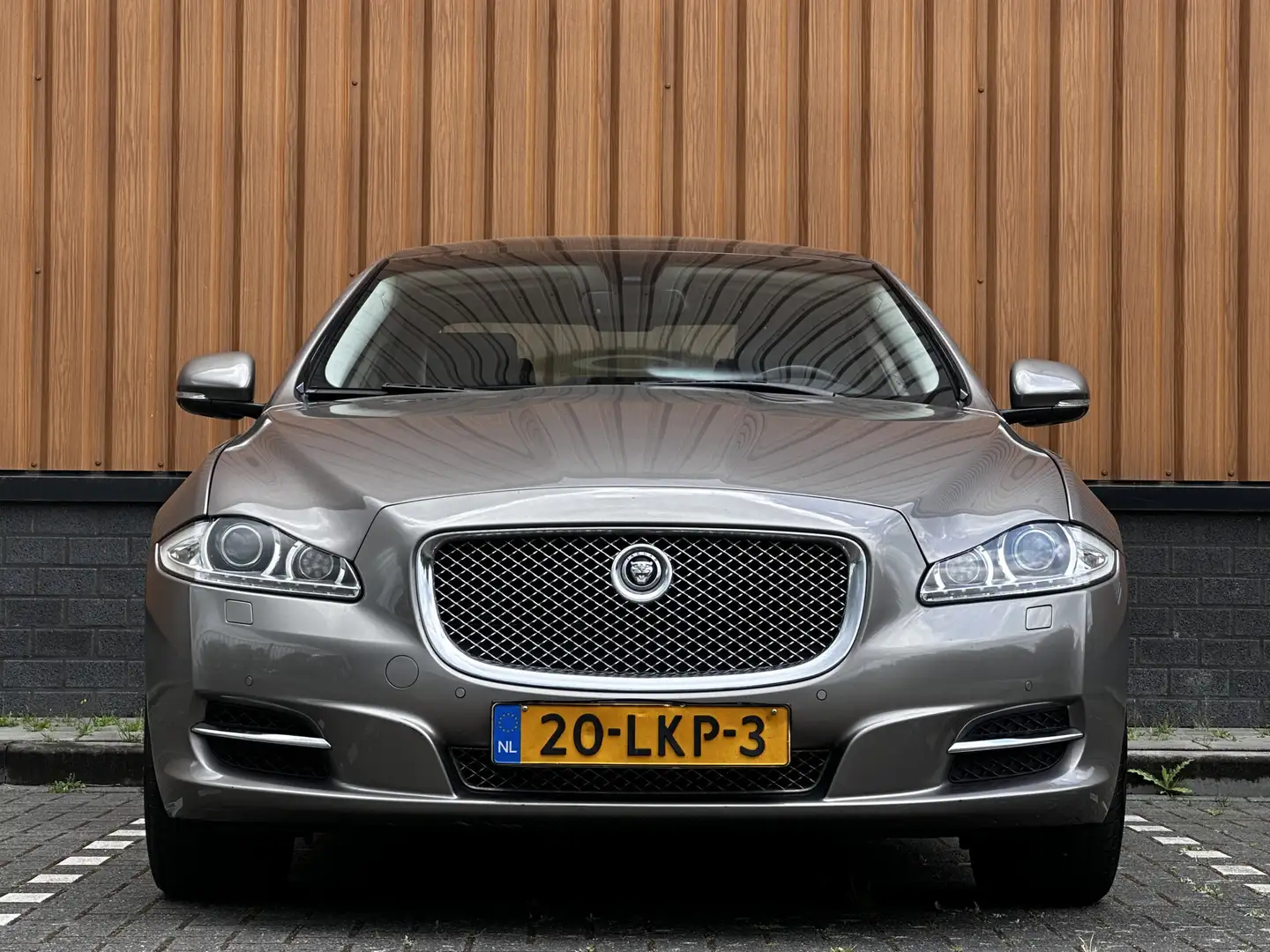 Jaguar XJ 3.0 V6D Premium Luxury | Engine Broken | Handel / Gris - 2