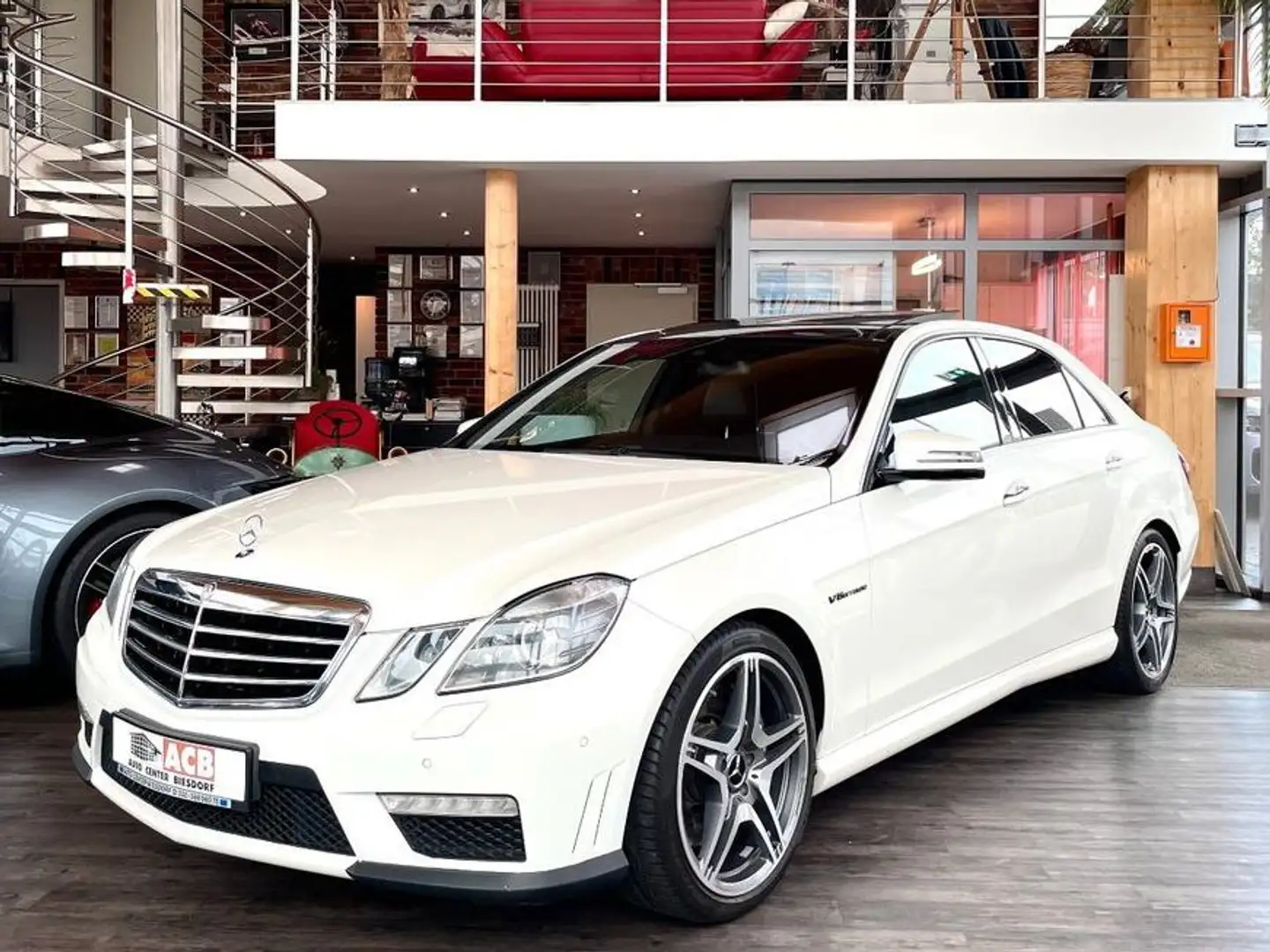 Mercedes-Benz E 63 AMG Performance-Pack*Exclusive-P*Komfort-P. Weiß - 1