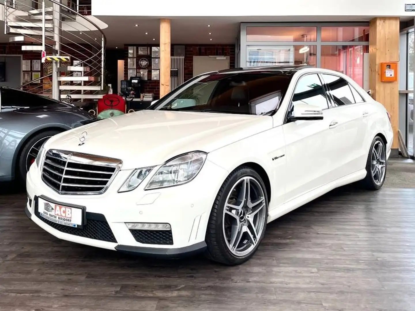 Mercedes-Benz E 63 AMG Performance-Pack*Exclusive-P*Komfort-P. Weiß - 2
