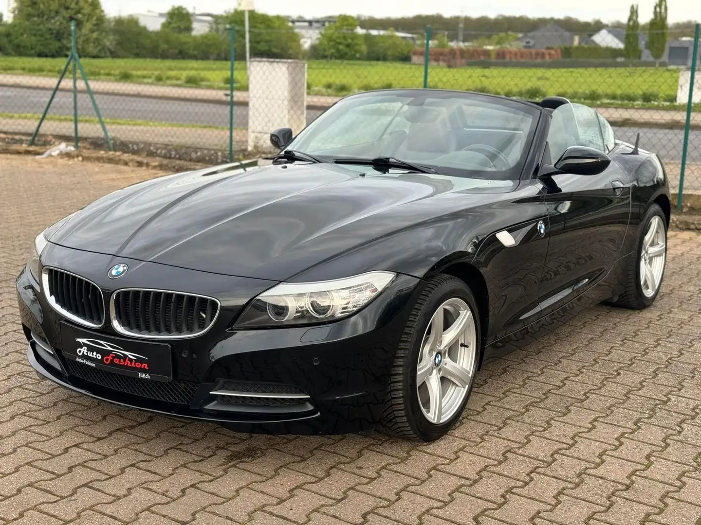 BMW Z4 Roadster sDrive 20i DKG Automatik Schwarz - 1