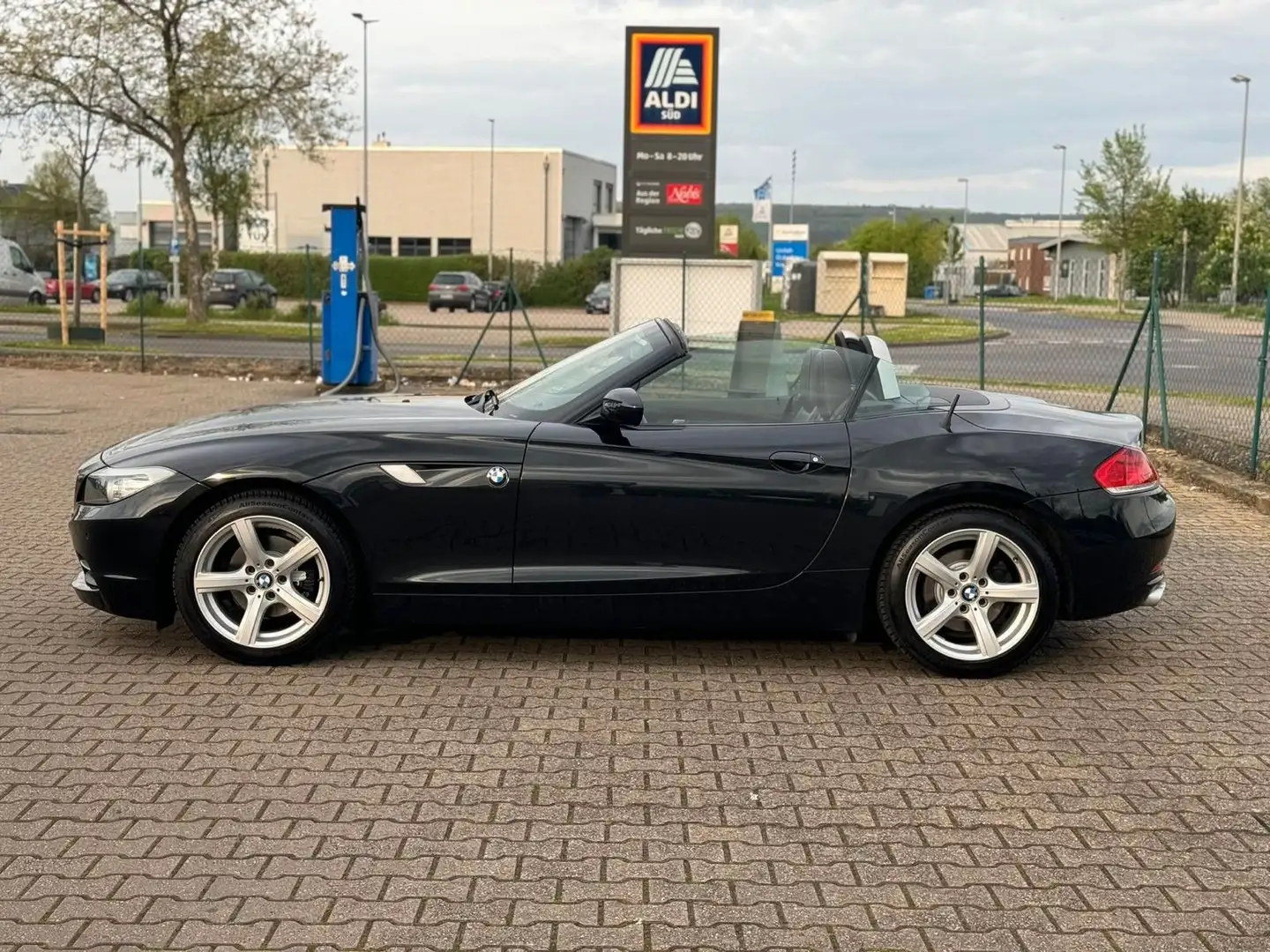 BMW Z4 Roadster sDrive 20i DKG Automatik Schwarz - 2