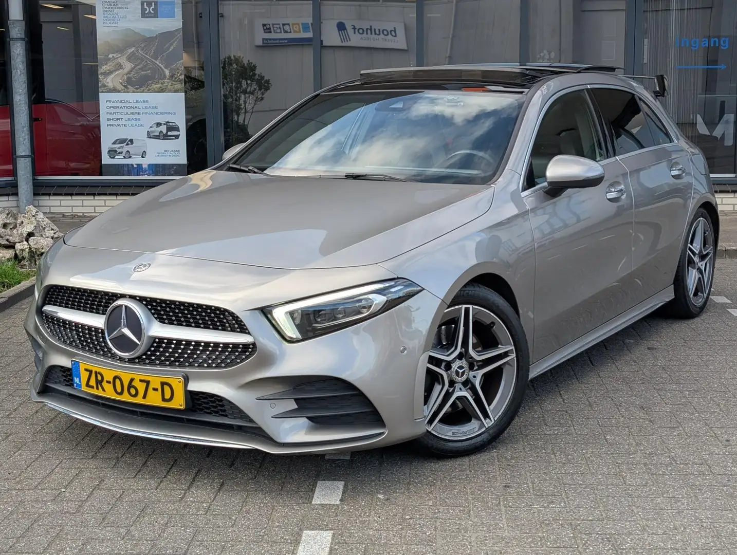 Mercedes-Benz A 220 Launch Edition Premium Plus AMG-Pakket Grau - 1