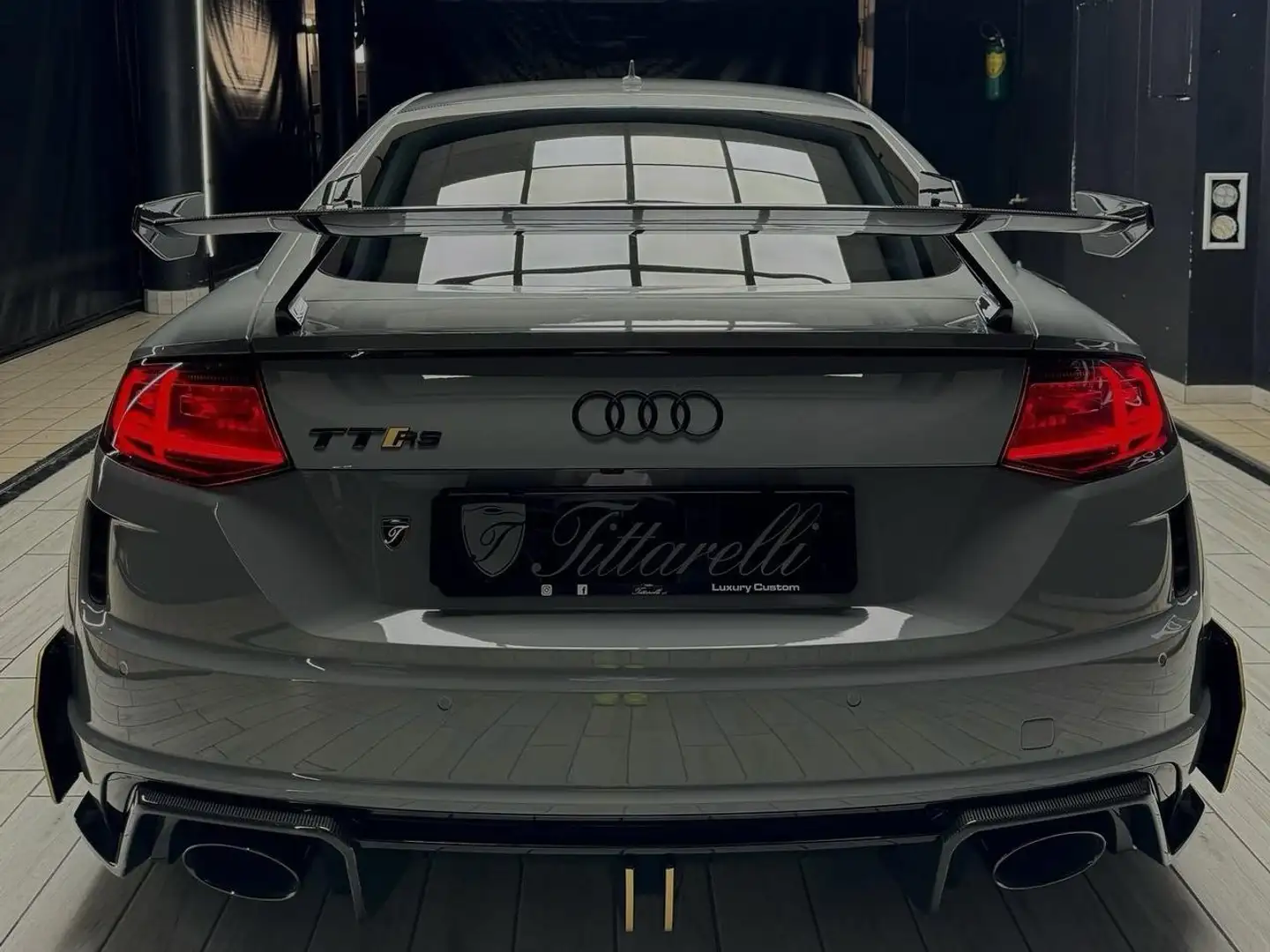 Audi TT RS Iconic Edition Grijs - 2