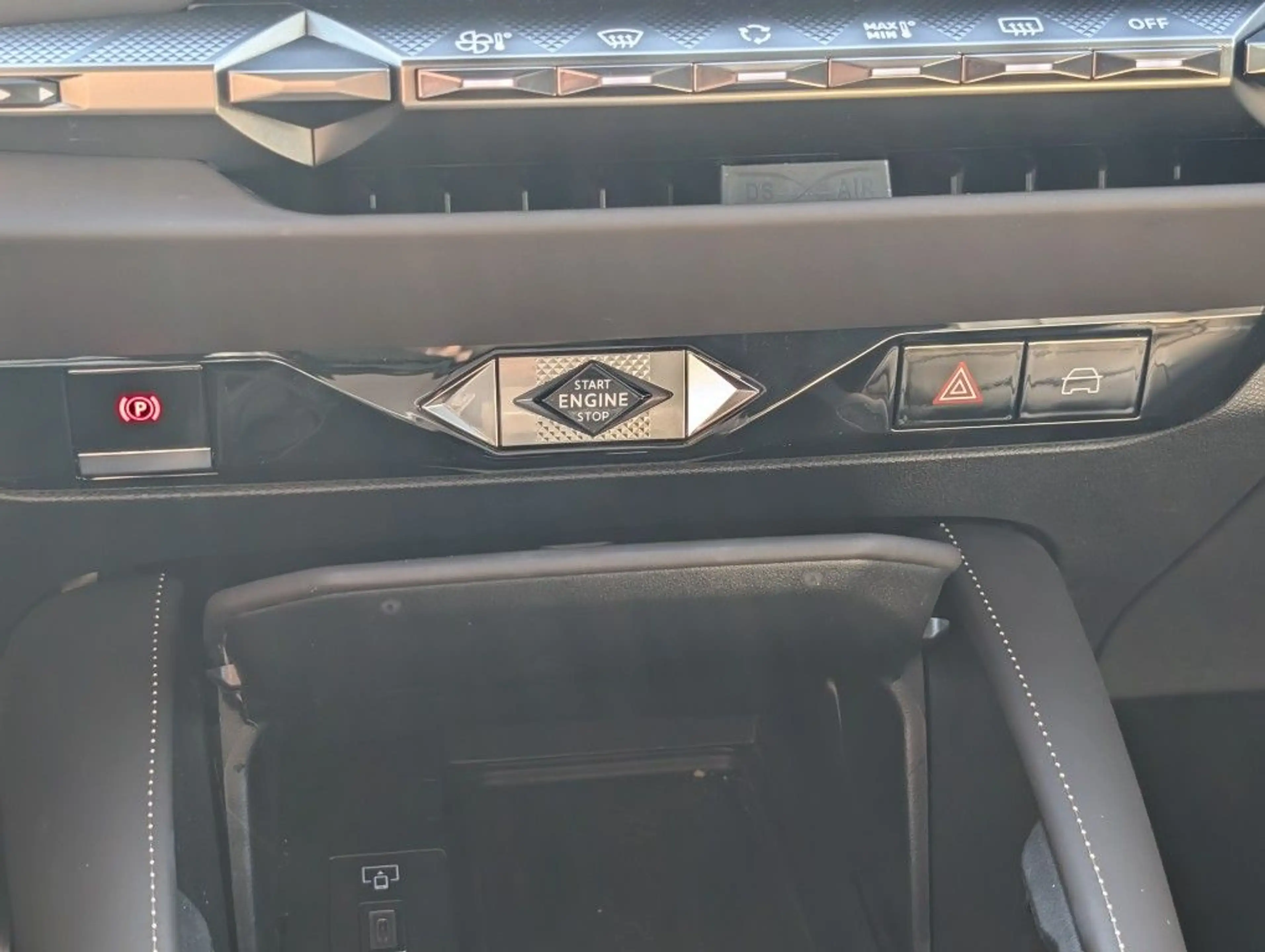 Citroen DS4 PureTech 130 ETOILE+Nappa — photo 14