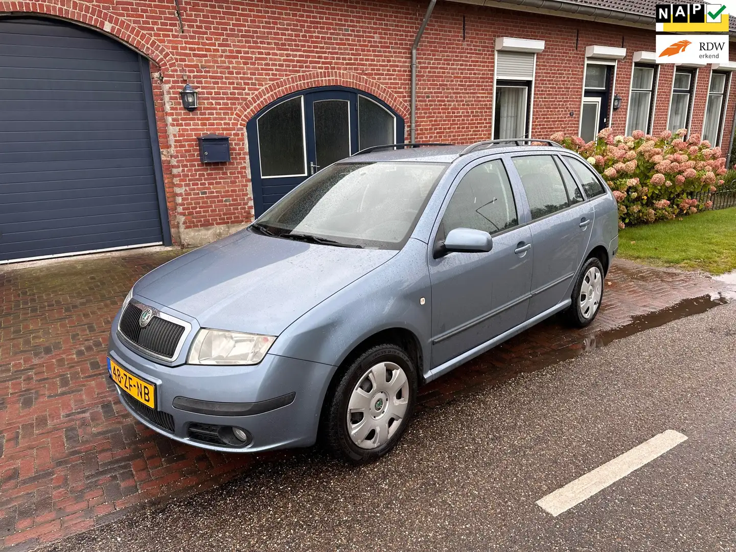 Skoda Fabia Combi 1.4-16V Spirit+ apk t/m 27-09-2025 Blauw - 1