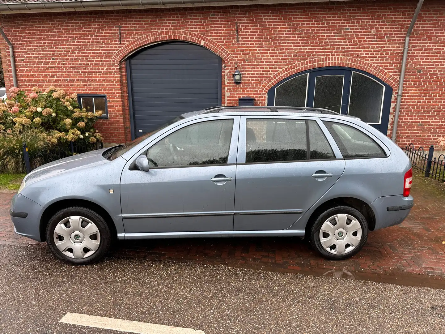 Skoda Fabia Combi 1.4-16V Spirit+ apk t/m 27-09-2025 Blauw - 2