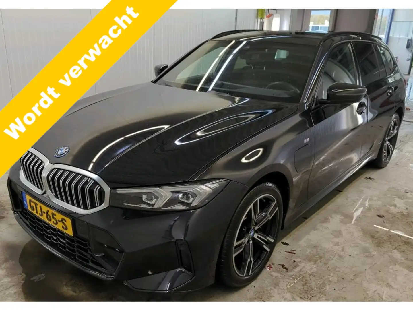 BMW 330 3-serie Touring 330e M-Sport 292 pk Facelift LCI 2 Schwarz - 1