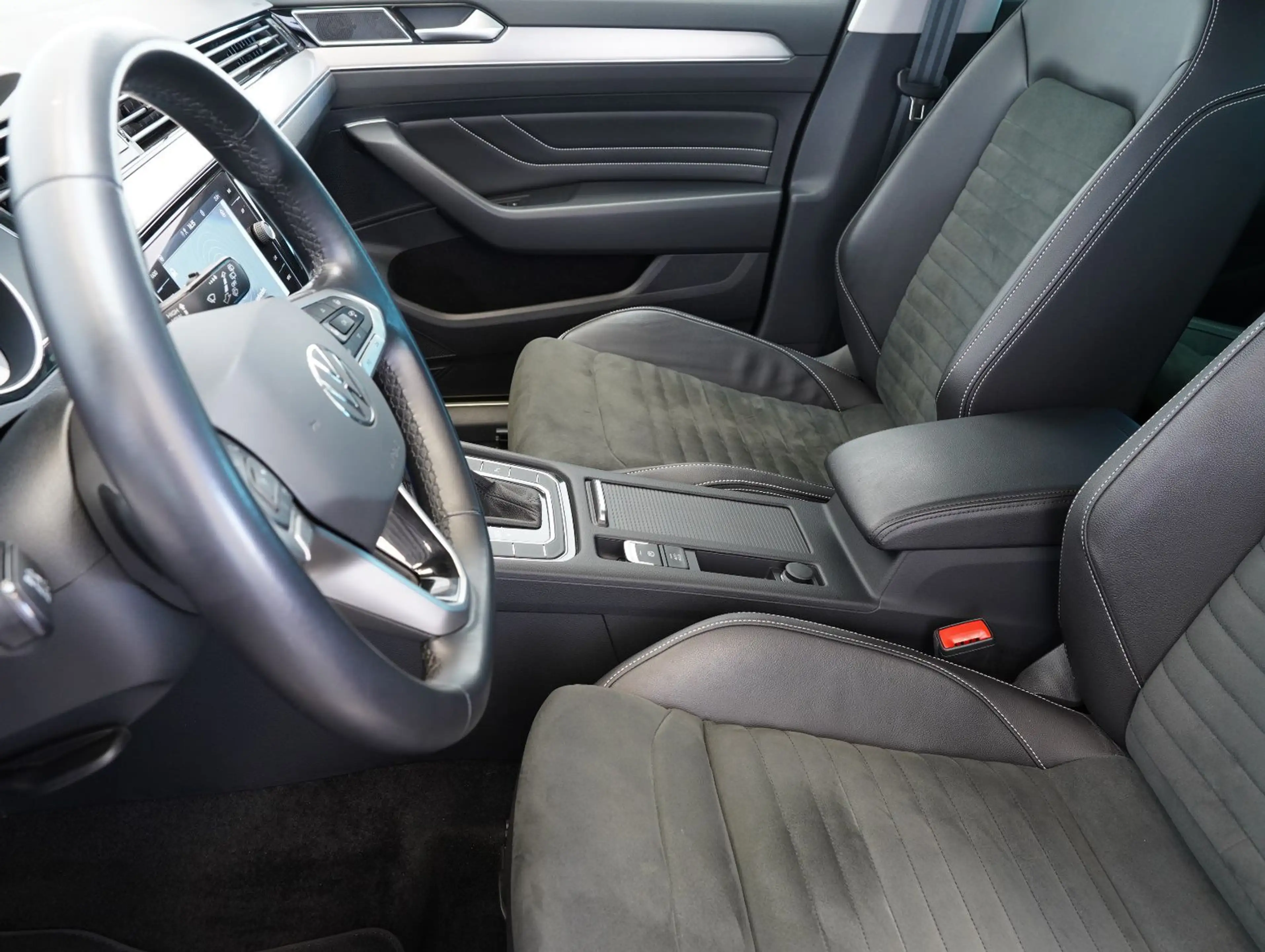 Volkswagen Passat Variant 2.0 TDI DSG Elegance LED/NAVI/AHK — photo 5