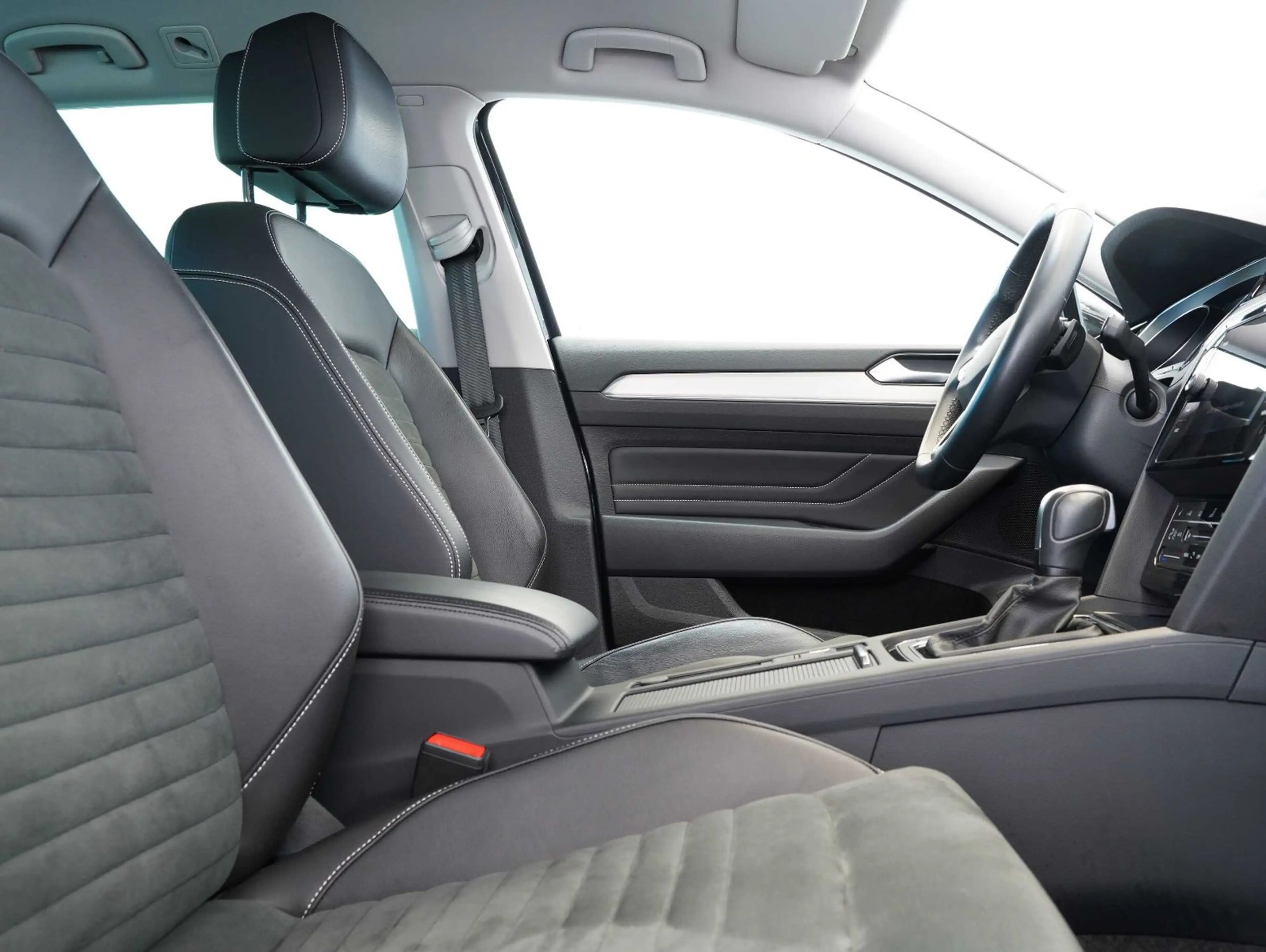 Volkswagen Passat Variant 2.0 TDI DSG Elegance LED/NAVI/AHK — photo 13