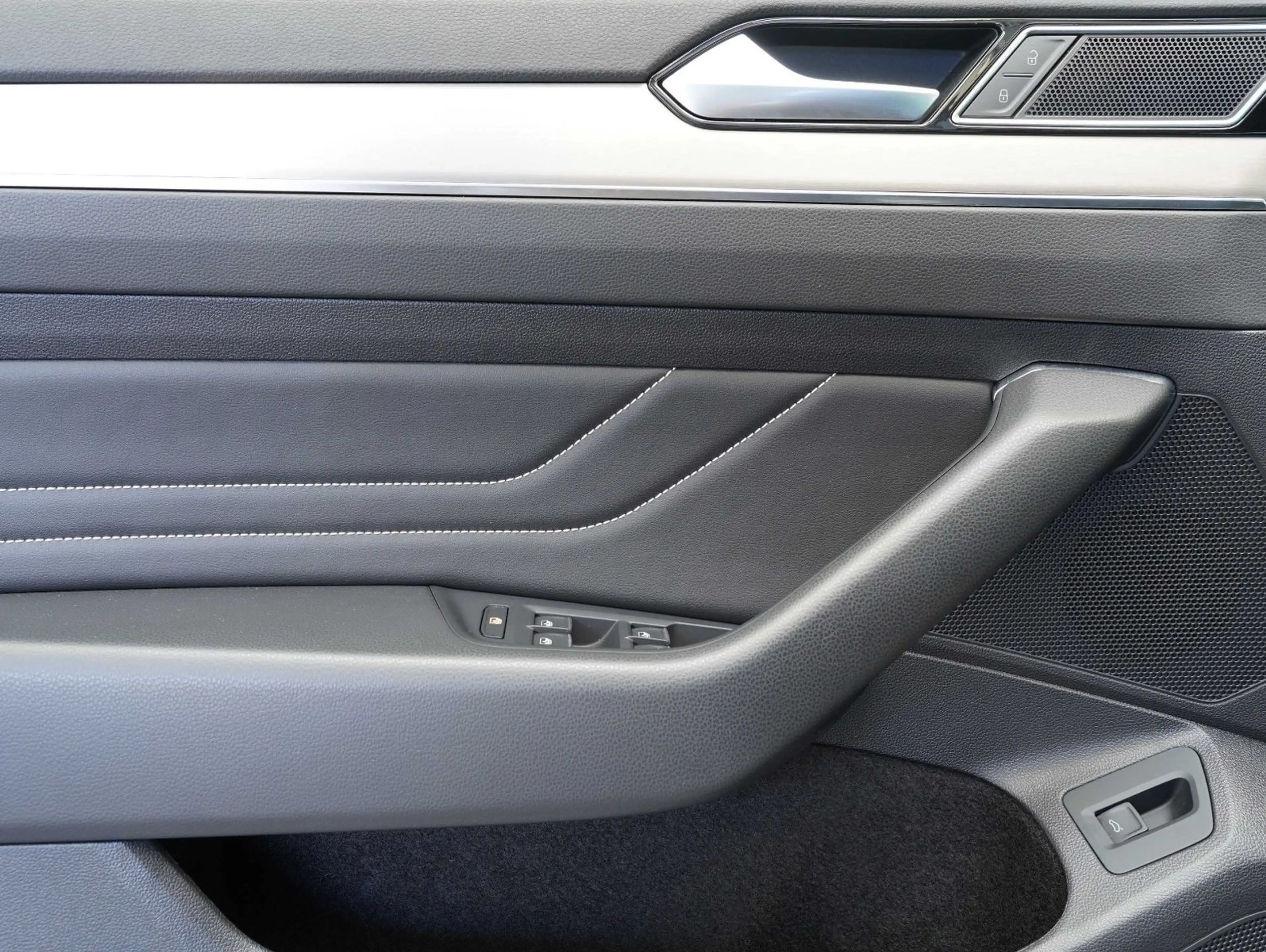Volkswagen Passat Variant 2.0 TDI DSG Elegance LED/NAVI/AHK — photo 7