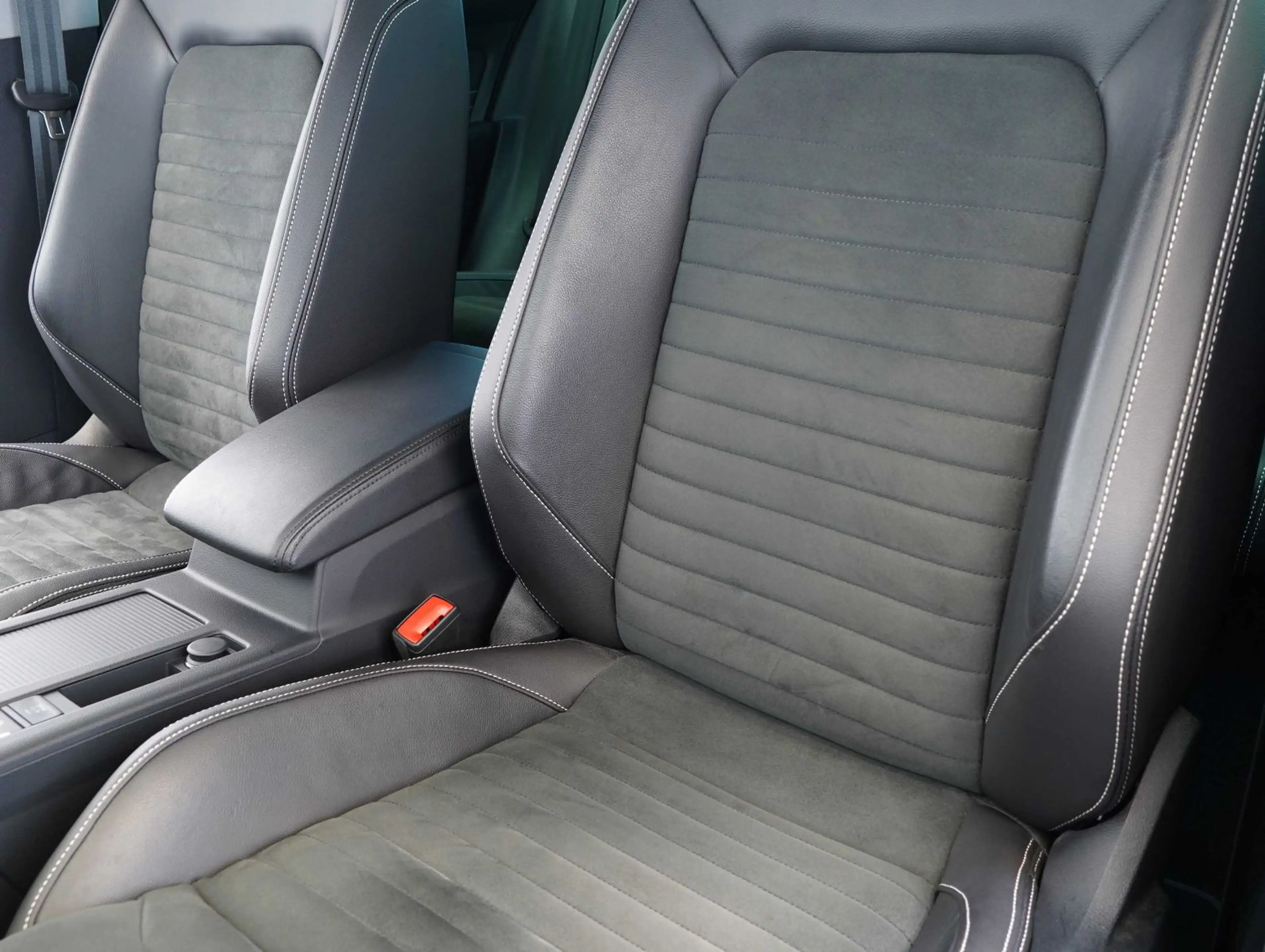 Volkswagen Passat Variant 2.0 TDI DSG Elegance LED/NAVI/AHK — photo 10