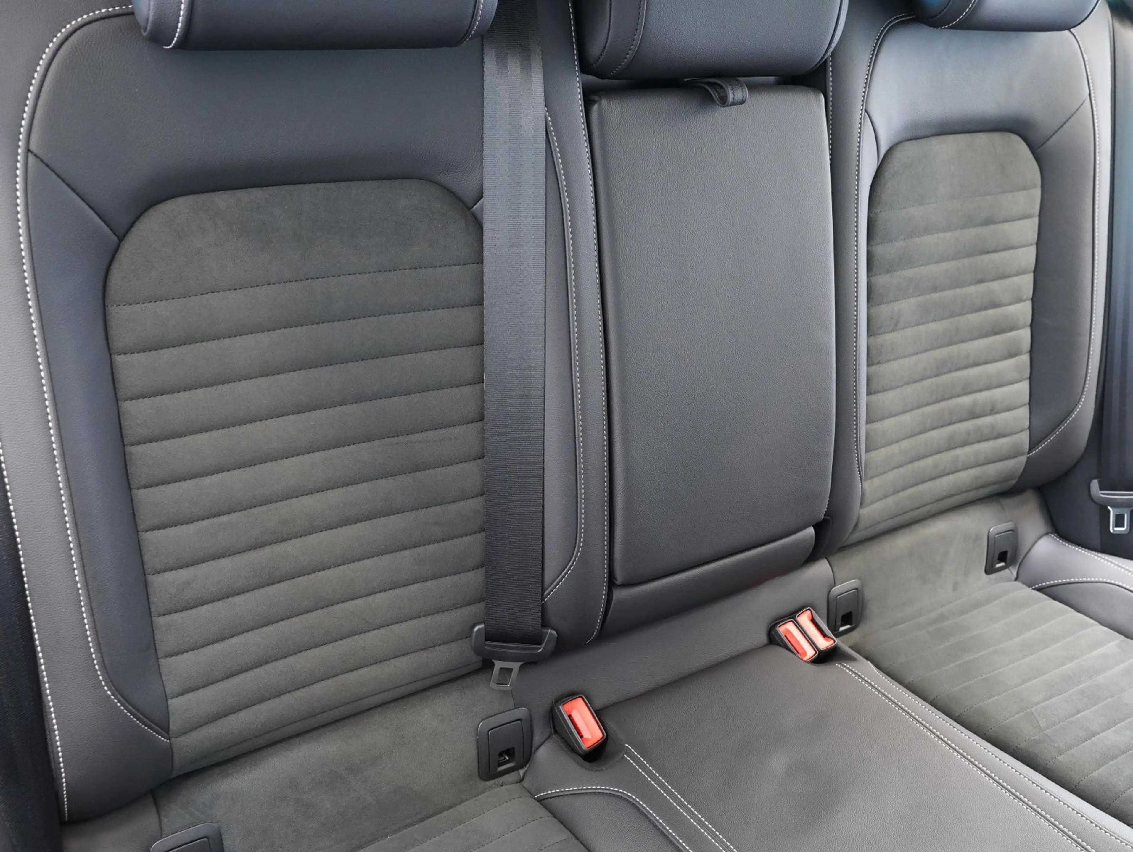Volkswagen Passat Variant 2.0 TDI DSG Elegance LED/NAVI/AHK — photo 15