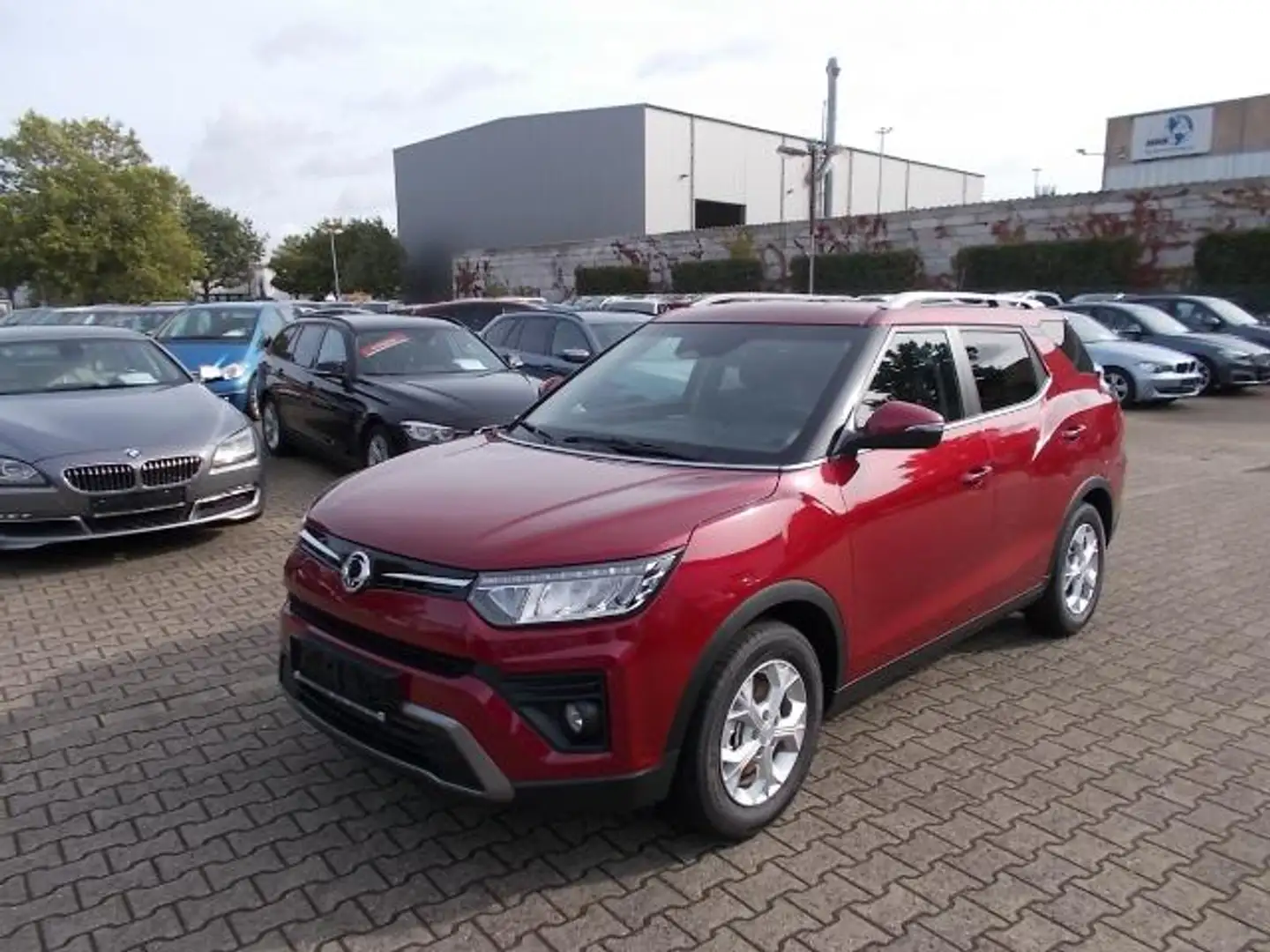 SsangYong Tivoli Grand Quarz1.5T Navi Sitzh. Kamera PDC Rot - 1