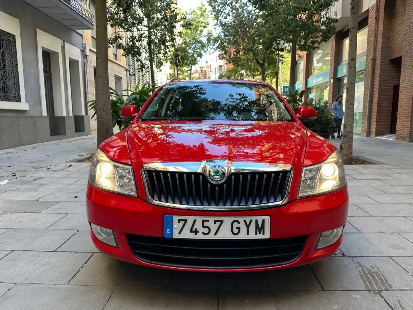 Skoda Octavia Combi 1.8TSI Elegance DSG Rojo - 2