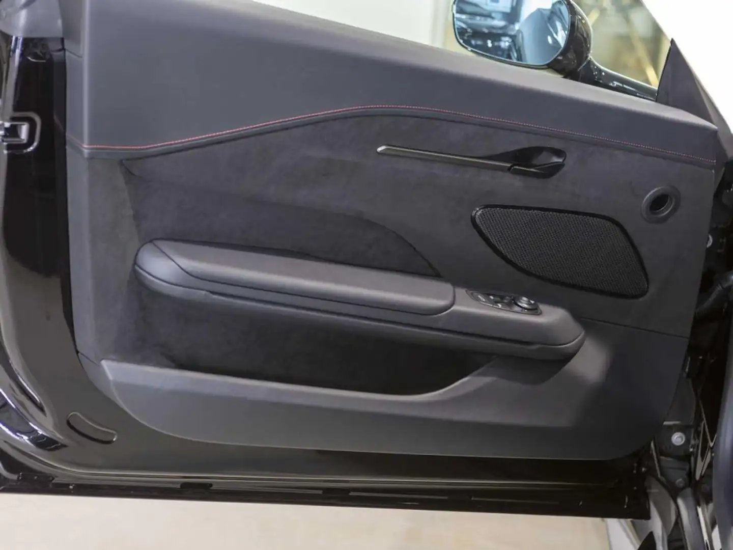 Aston Martin Vantage Schwarz - 1