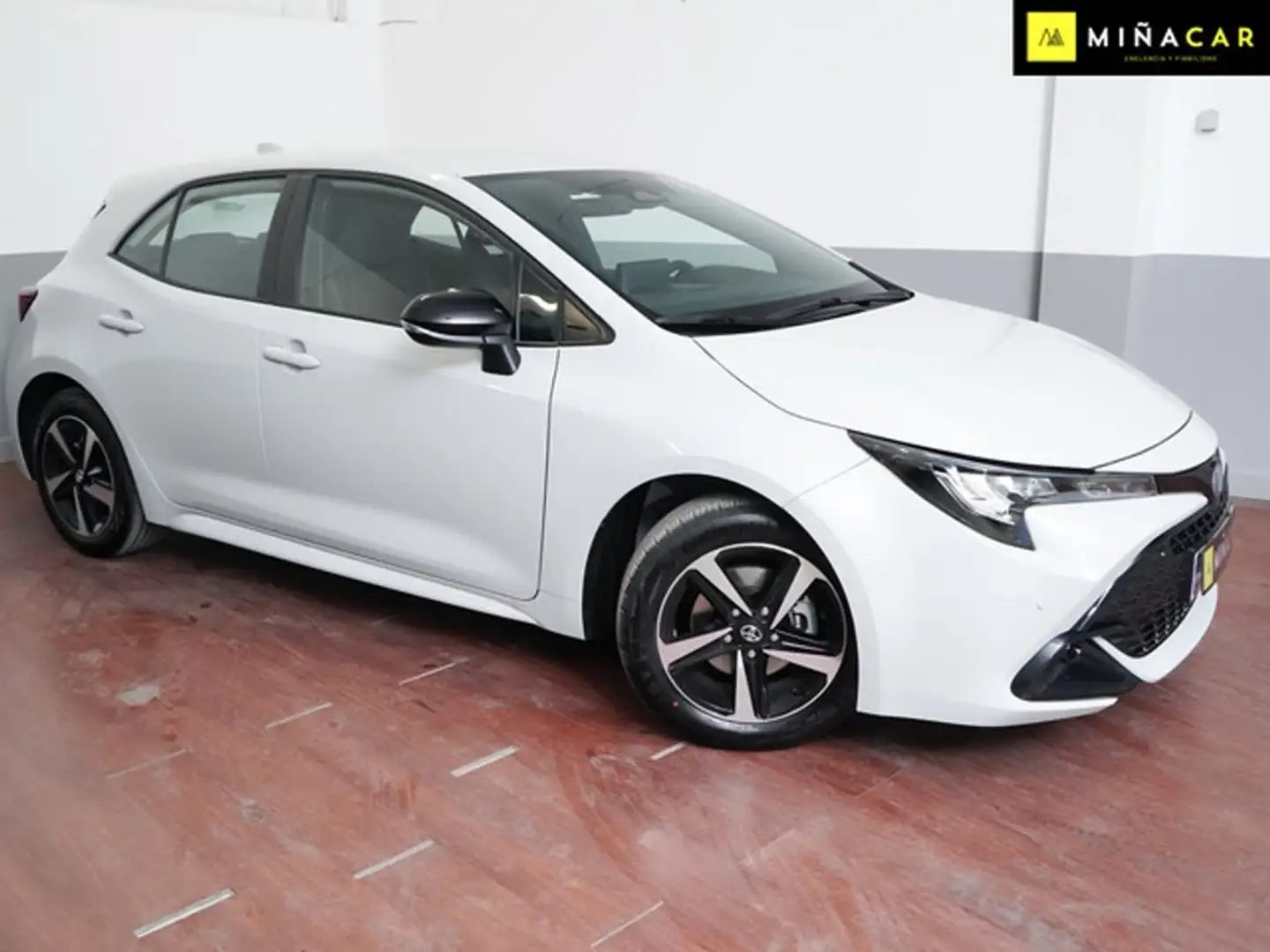 Toyota Corolla 140H Active Plus Gris - 2