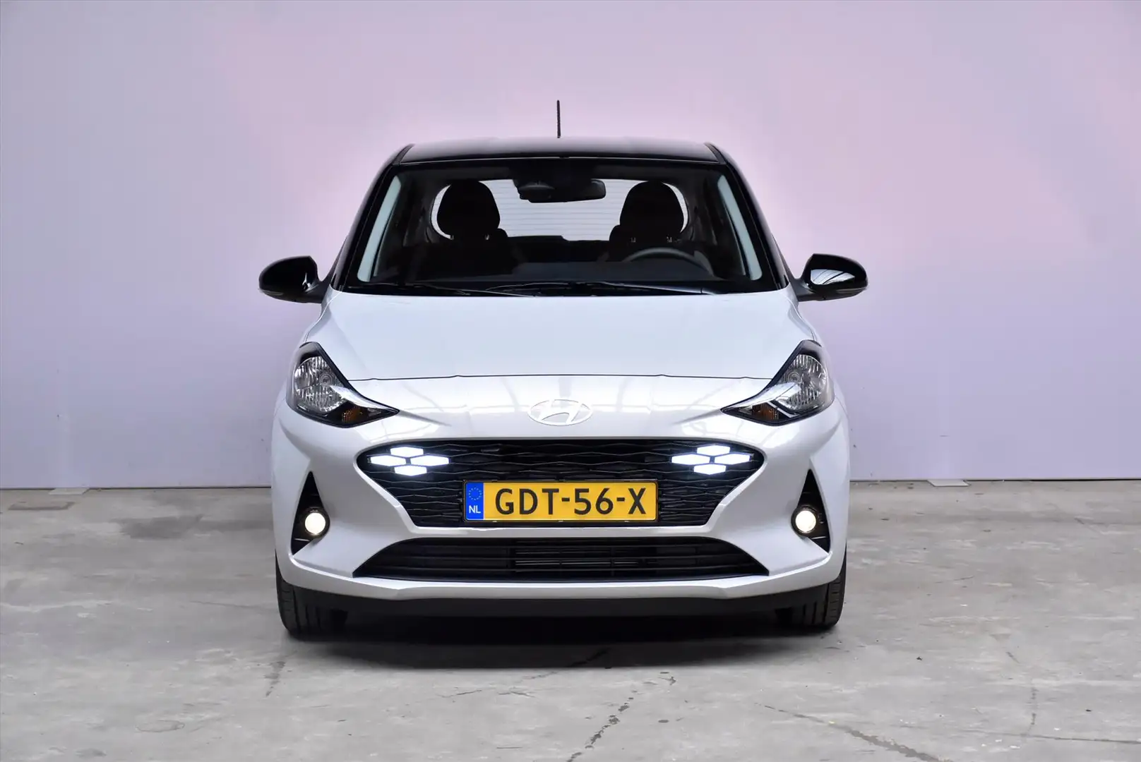 Hyundai i10 1.0i Comfort Smart I Navi I PDC I Lm Velgen Grijs - 2