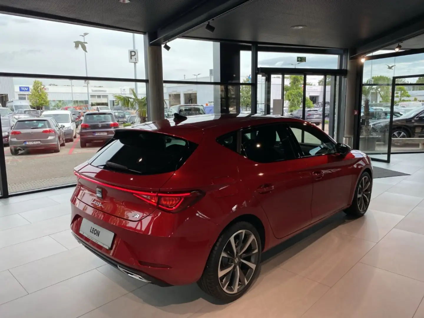 SEAT Leon FR 2.0 TDI 110 KW DSG AD El. Panodach Navi digital Rot - 2