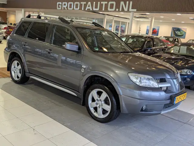 Mitsubishi Outlander 2.4 Automaat Airco, Cruise Control, Trekhaak, Stuu