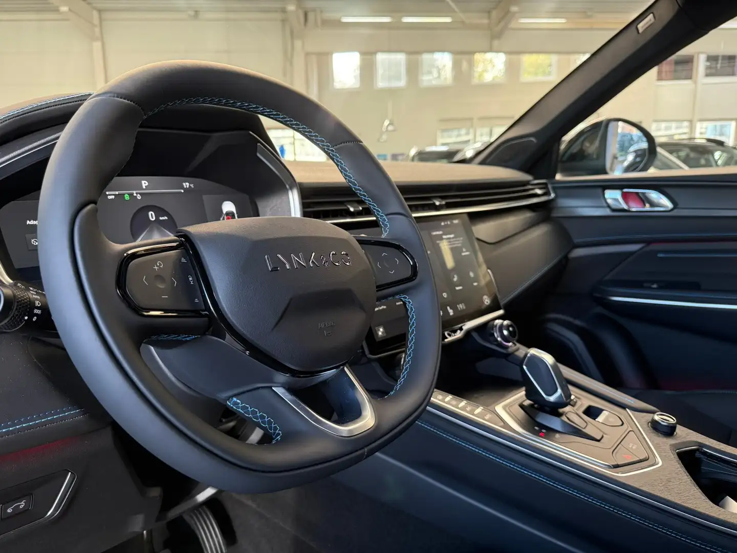 Lynk & Co 01 1.5 TURBO PHEV 6.6kw + TREKHAAK/OPEN DAK Noir - 2