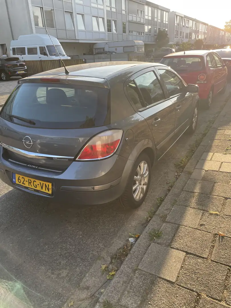 Opel Astra 1.6 Enjoy Grijs - 1