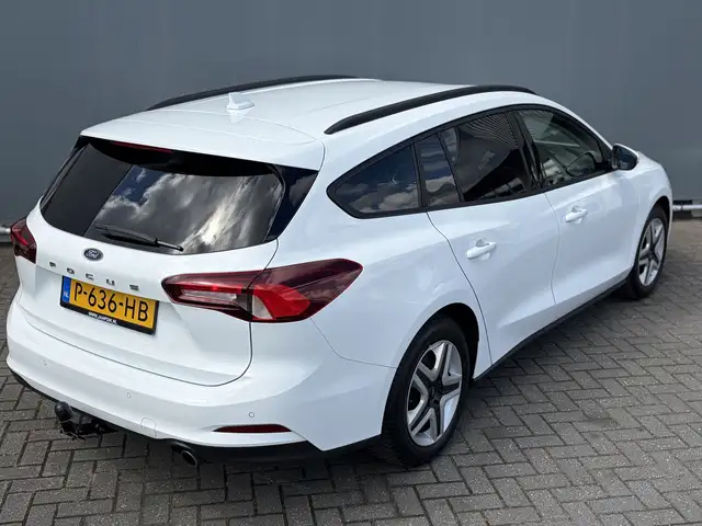 Ford Focus view 3