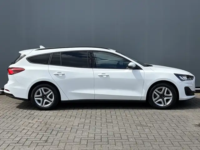 Ford Focus view 9