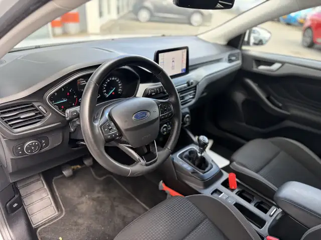 Ford Focus view 4