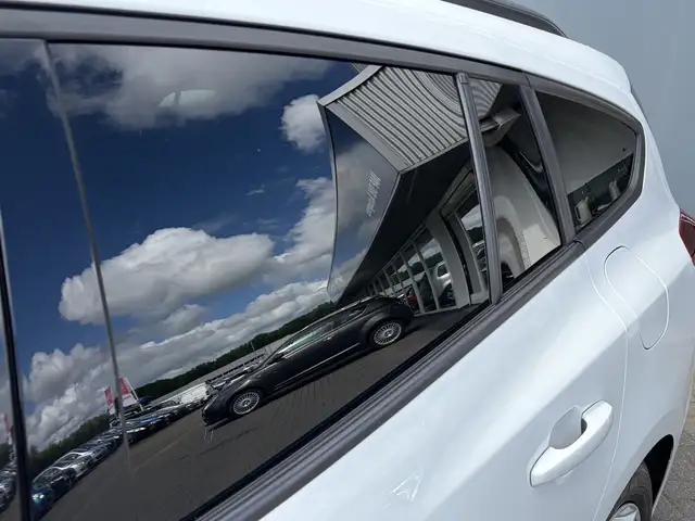 Ford Focus view 14