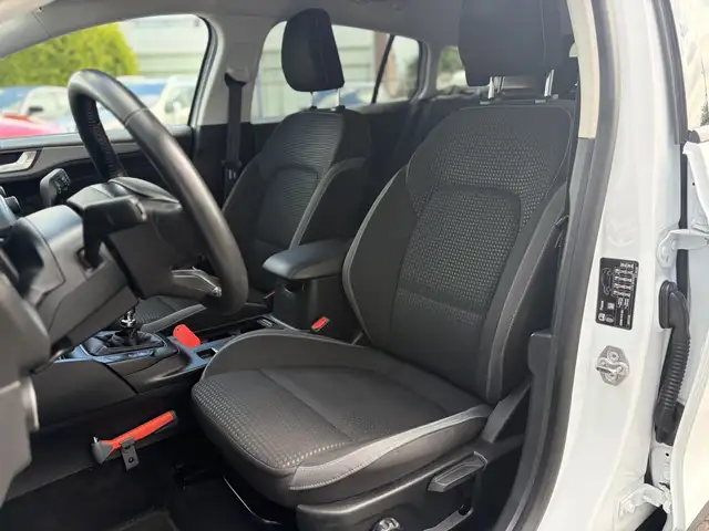 Ford Focus view 15