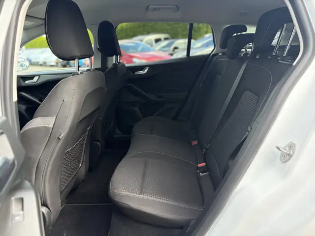 Ford Focus view 8