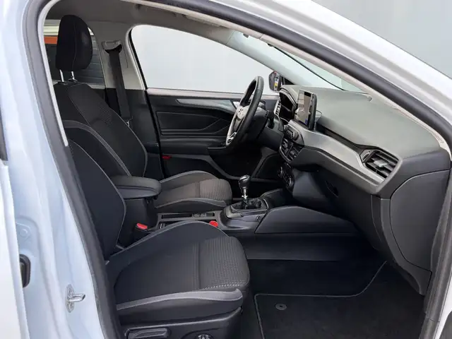Ford Focus view 12