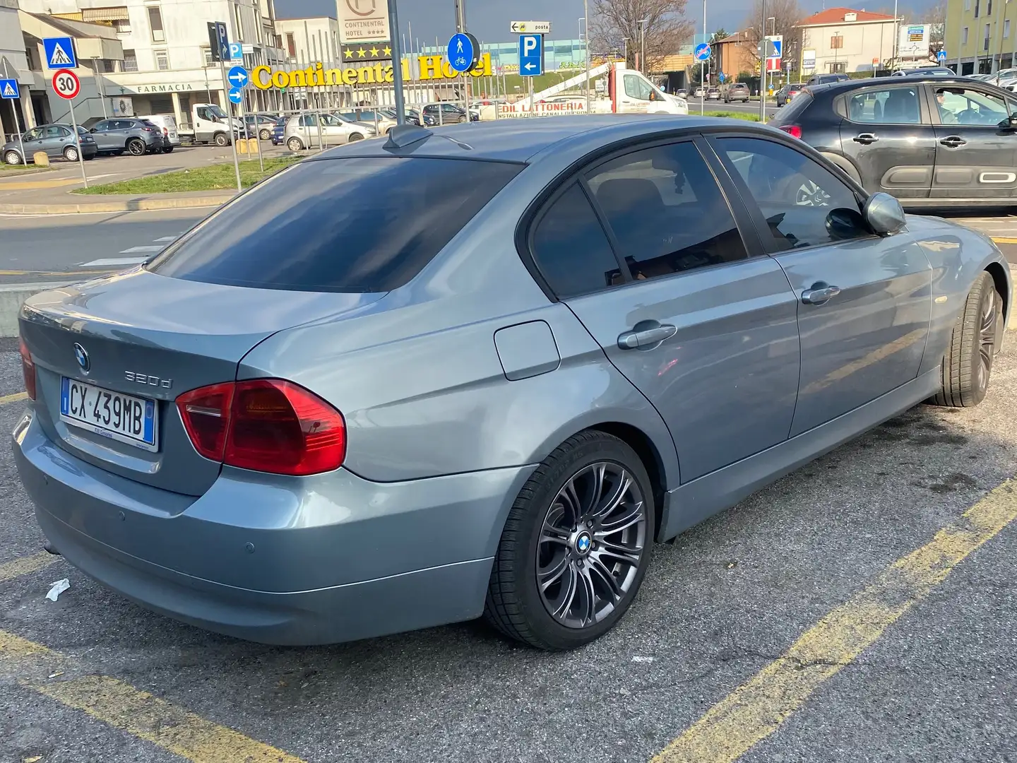 BMW 320 Serie 3 E90 Berlina320d Attiva Blu/Azzurro - 1