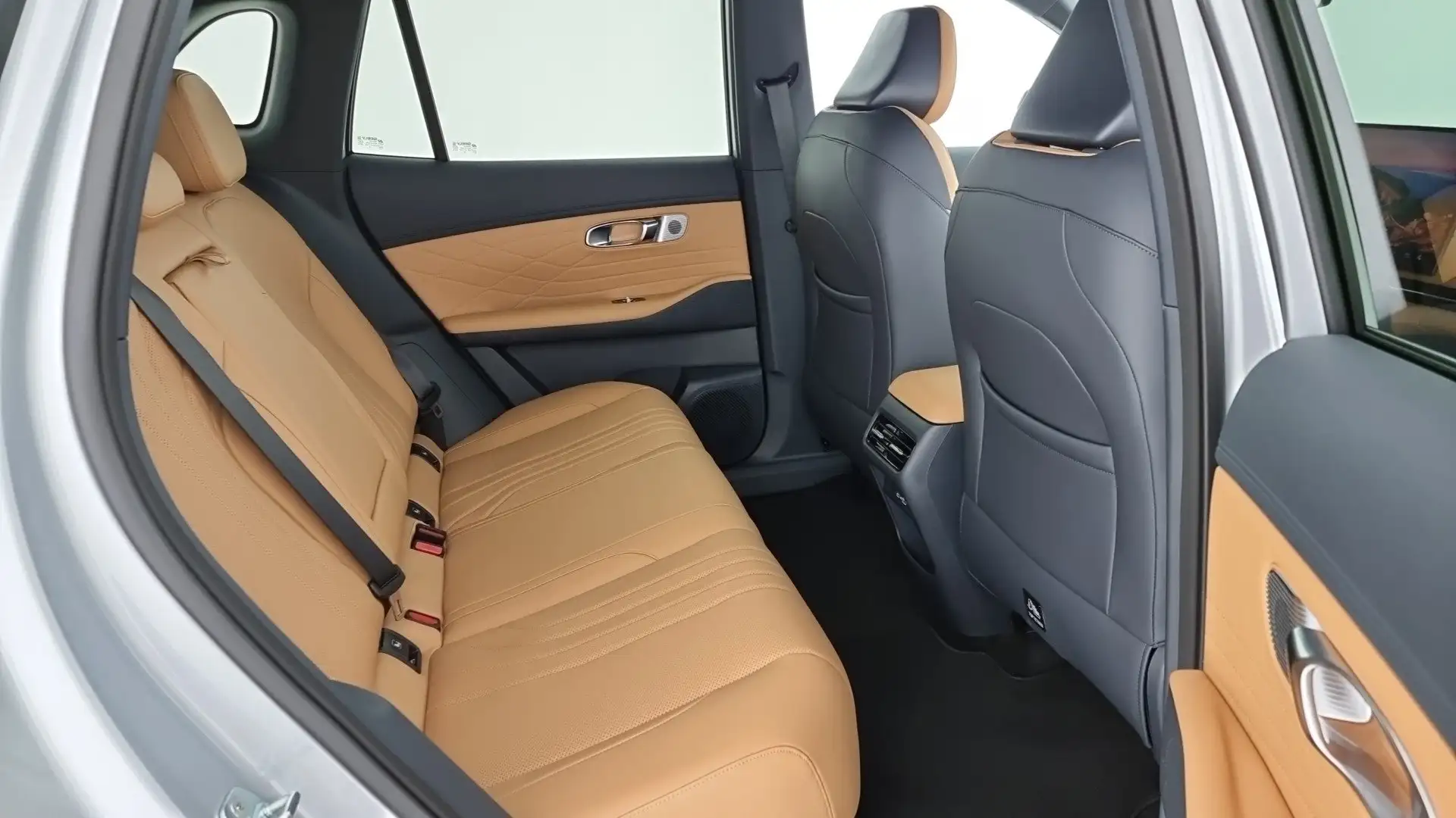 Geely Starray EM-i 1.5 EM-i Max Launch Edition Grau - 2