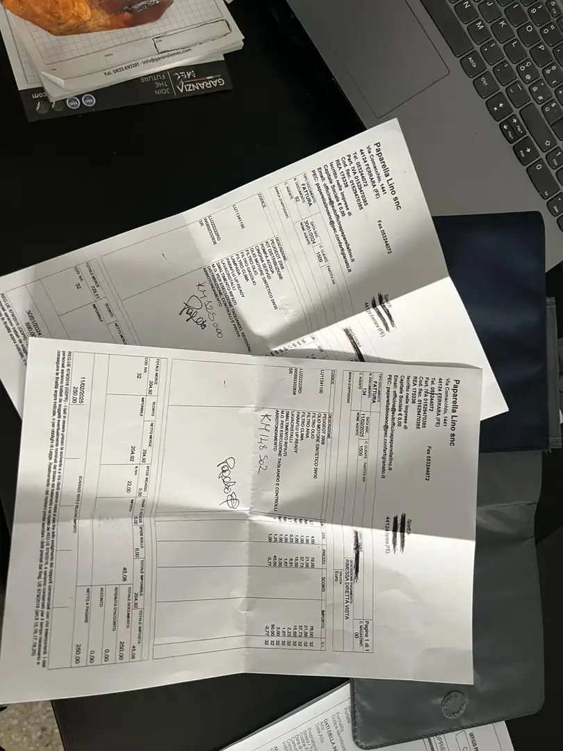 Peugeot 2008 BlueHDi 100 Allure Gris - 2