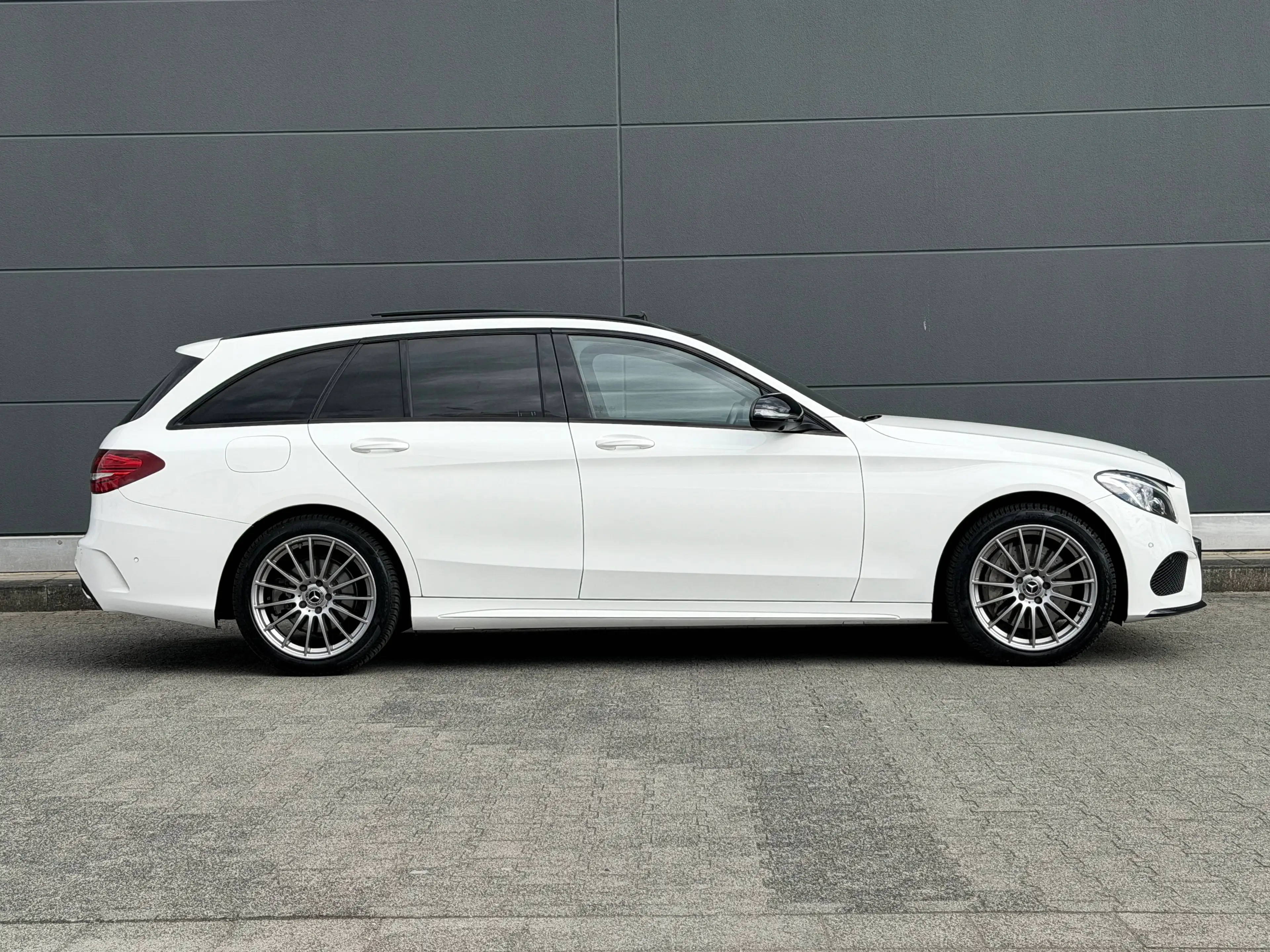 Mercedes-Benz C 400 C 400 T 4Matic 3x AMG Pano Burmester Luftfahrwerk — photo 7