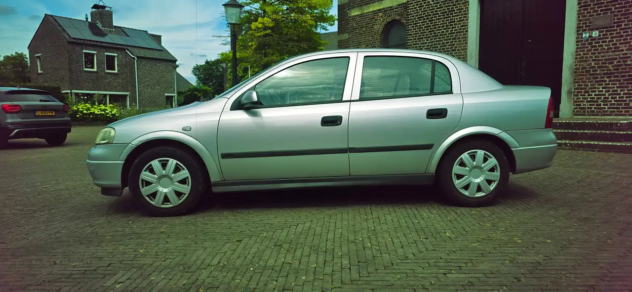 Opel Astra 1.6-16V Club, foto 3