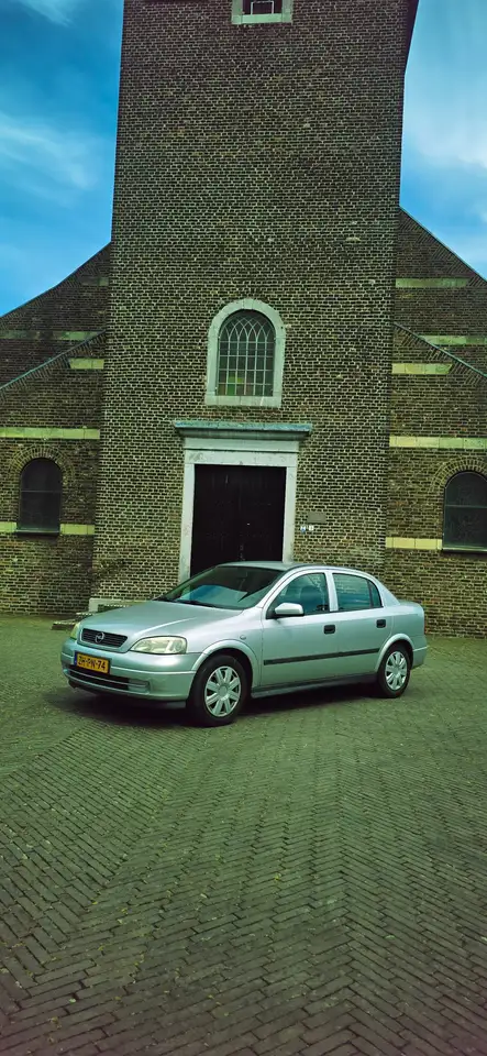 Opel Astra 1.6-16V Club, foto 1