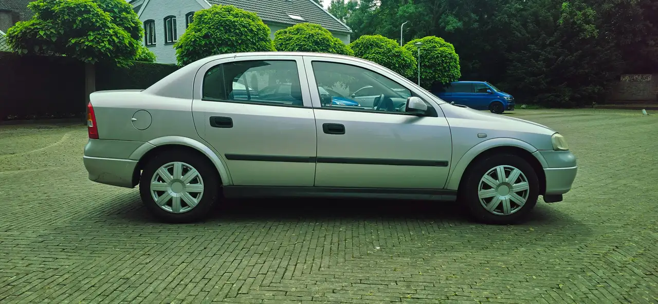 Opel Astra 1.6-16V Club, foto 7