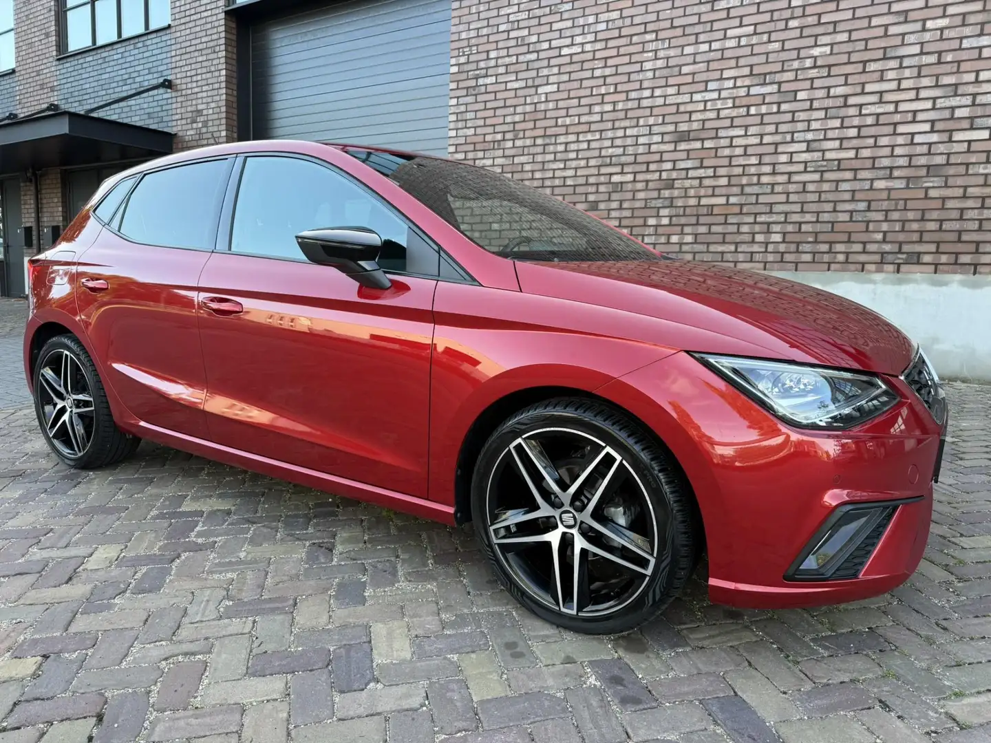 SEAT Ibiza 1.0 TSI FR Business Intense / NAVI + Camera / 95 P Rood - 2