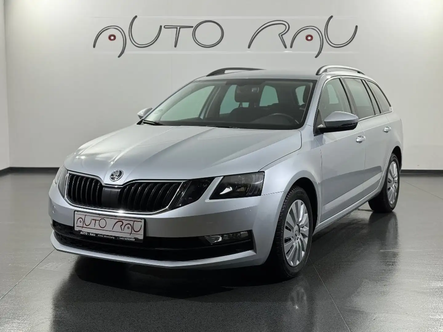 Skoda Octavia Com. 1.6 TDI Ambition DSG *AHK*NAVI*TEMP*SHZ* Zilver - 1