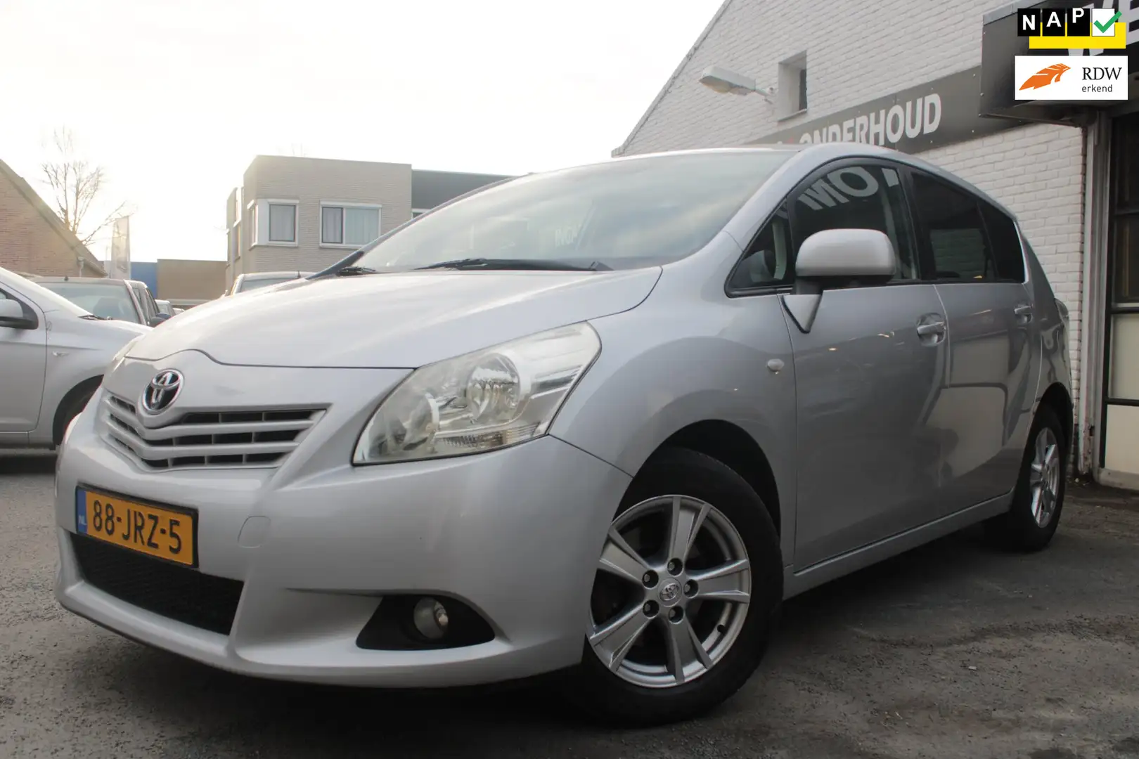Toyota Verso 1.8 VVT-i Dynamic 7p. Automaat | Airco | Cruise co Gris - 1