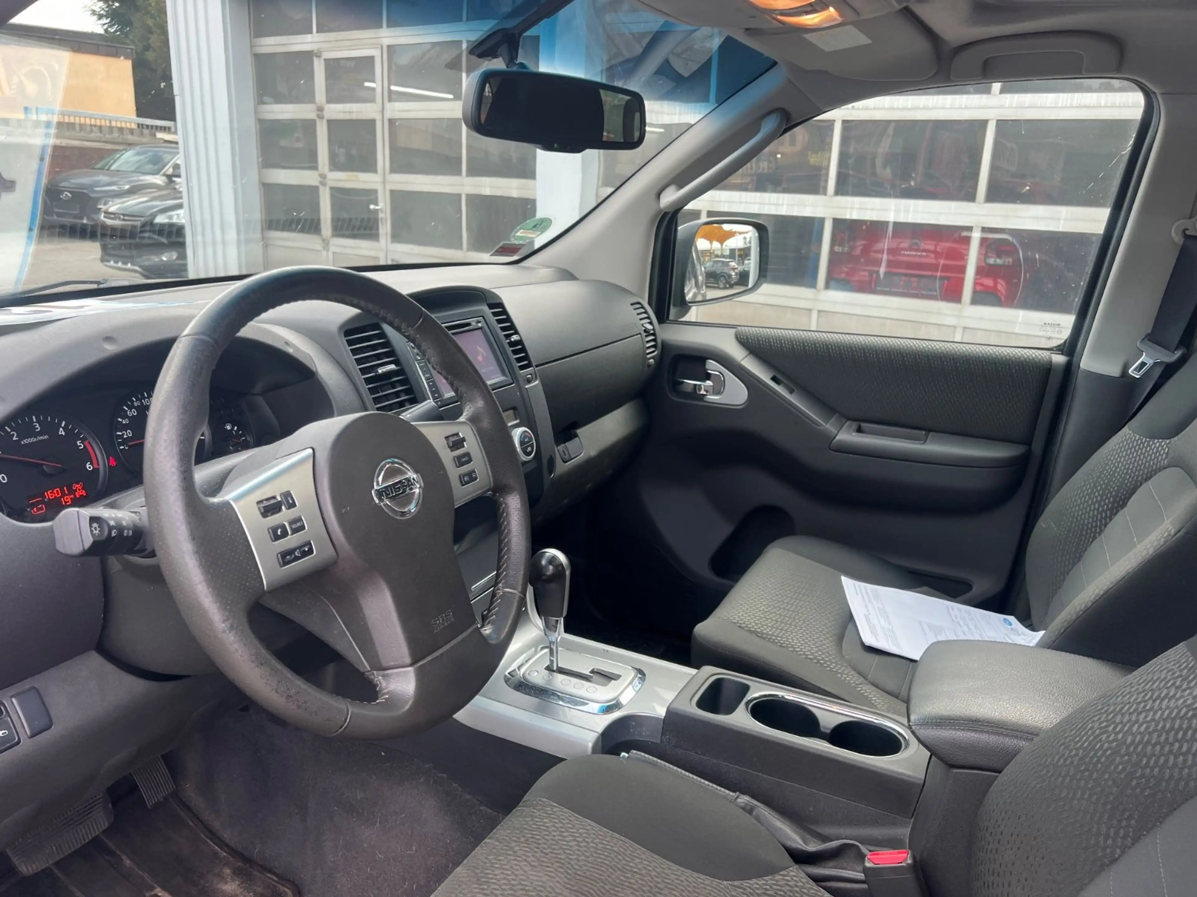 Nissan Navara Pickup Double Cab PLATINUM EVO 4X4 — photo 6
